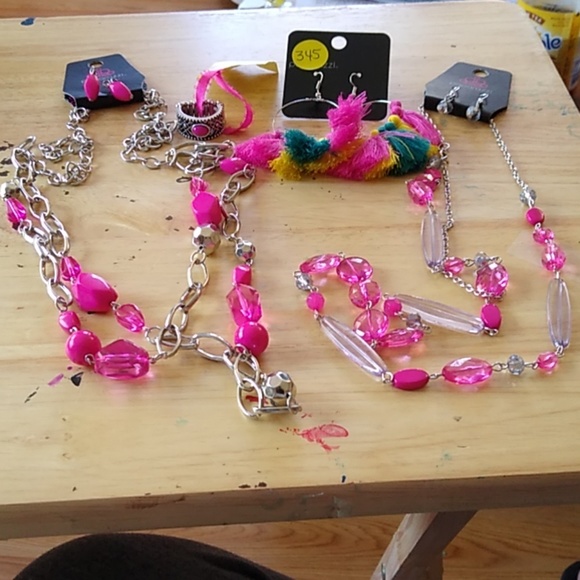 Paparazzi Fringe & Pink Lot - Picture 1 of 4